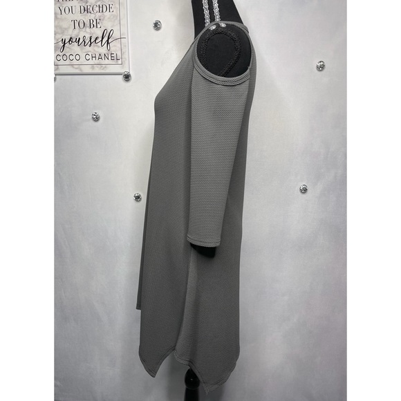 DEEP V OPEN SHOULDER DRESS - Picture 7 of 7